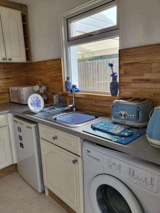 A Great Place For You And Your Dog To Stay Falmouth Exterior photo